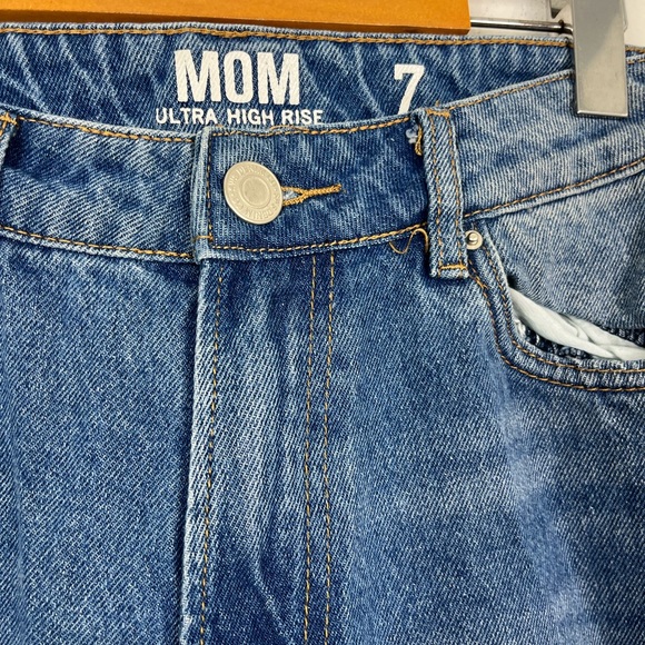 MOM Ultra High Rise Jeans Sz 7 - Picture 4 of 9